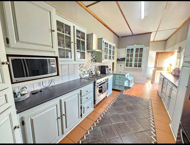 4 BEDROOM HOUSE FOR SALE IN SIGNAL HILL